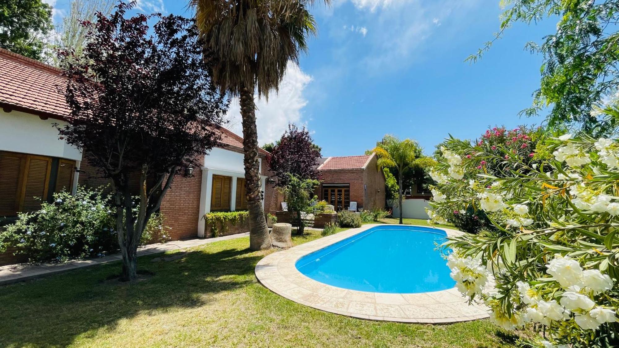 Blue Sky Mendoza Bed & Breakfast Exterior photo