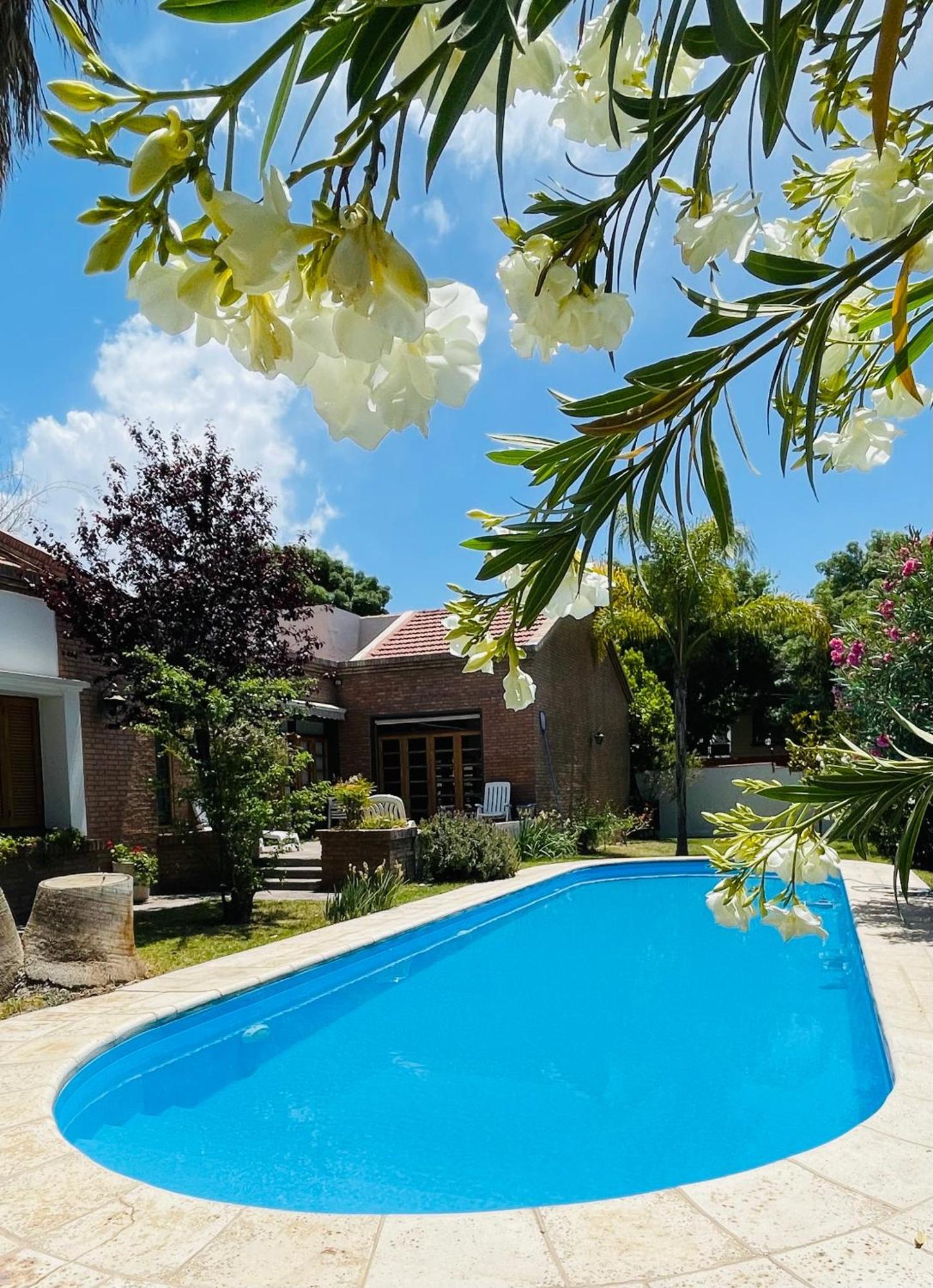 Blue Sky Mendoza Bed & Breakfast Exterior photo